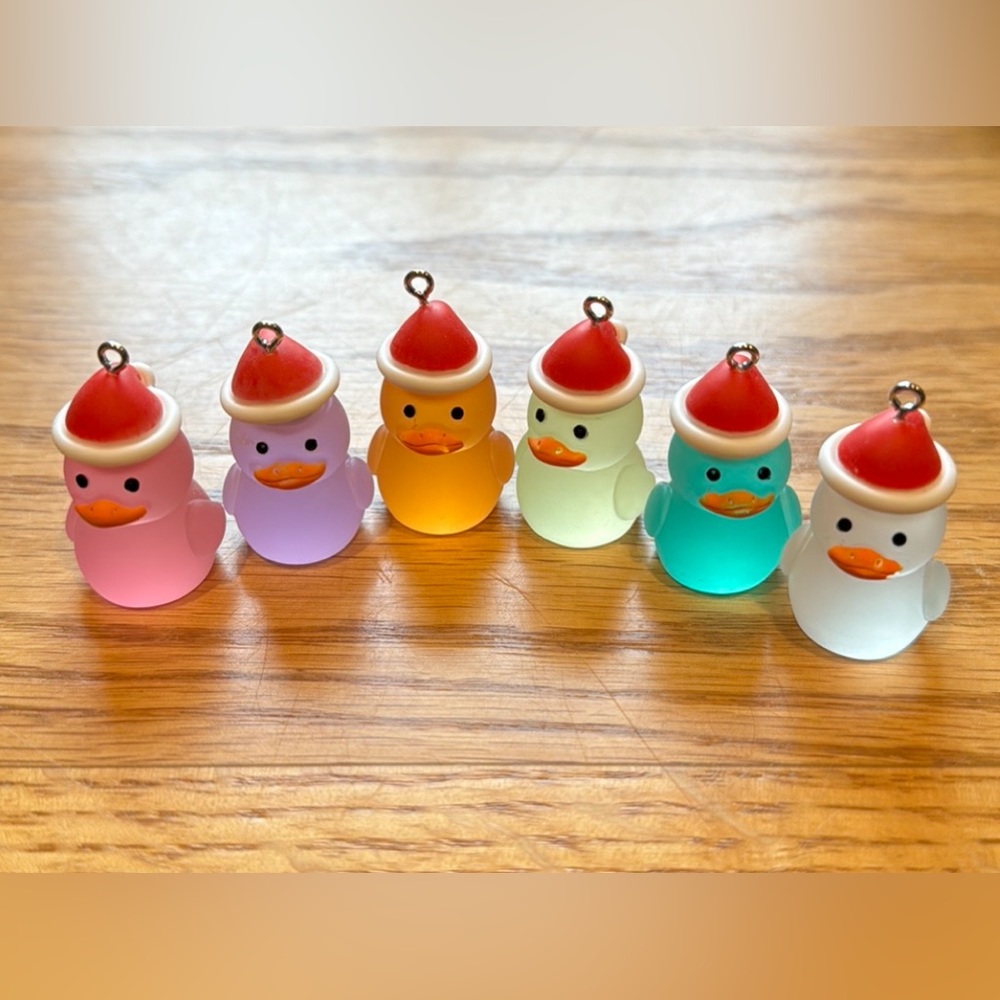 A pair of Mini charms.